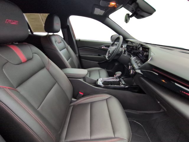 Used 2025 Chevrolet Trax RS FWD image 23