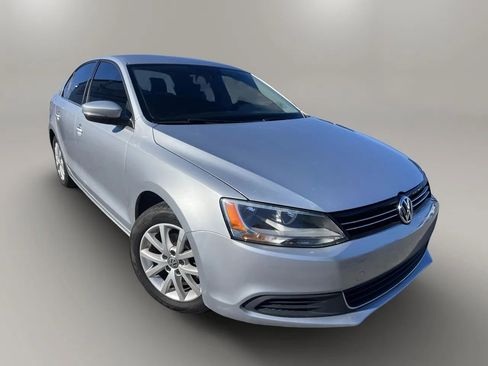 Used 2014 Volkswagen Jetta SE FWD image 2
