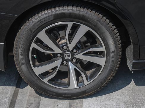 Used 2018 Honda Odyssey Elite image 17