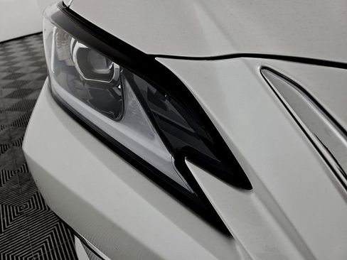 Certified 2024 Lexus ES 250 w/ Premium Package image 11