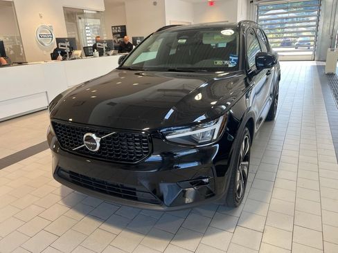 Used 2024 Volvo XC40 B5 Plus w/ Climate Package AWD/4WD image 2
