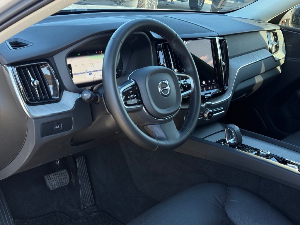 Used 2025 Volvo XC60 B5 Plus w/ Climate Package AWD/4WD image 8