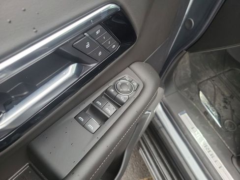 New 2025 Chevrolet Suburban Premier image 12