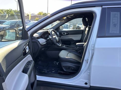 Used 2025 Jeep Compass Limited AWD/4WD image 21
