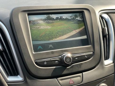 Used 2017 Chevrolet Malibu LS FWD image 18