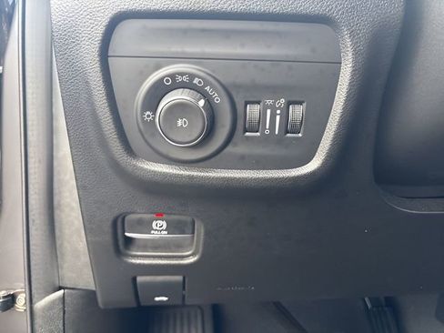 Used 2024 Jeep Grand Cherokee L Limited w/ Luxury Tech Group II image 18