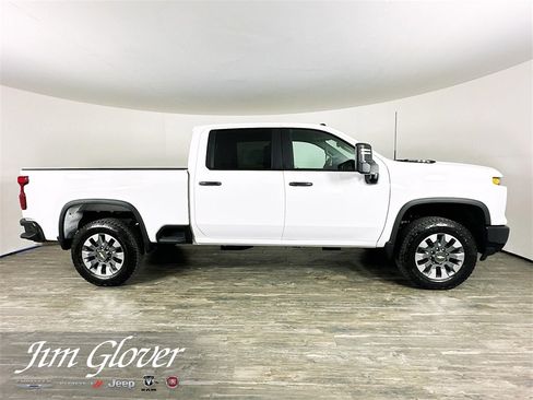 Used 2025 Chevrolet Silverado 2500 Custom w/ Custom Convenience Package image 9