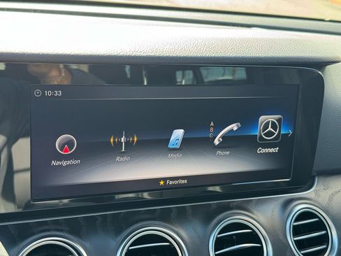 Used 2018 Mercedes-Benz E 400 4MATIC Sedan image 25