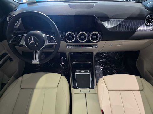 Used 2025 Mercedes-Benz GLA 250 4MATIC image 18