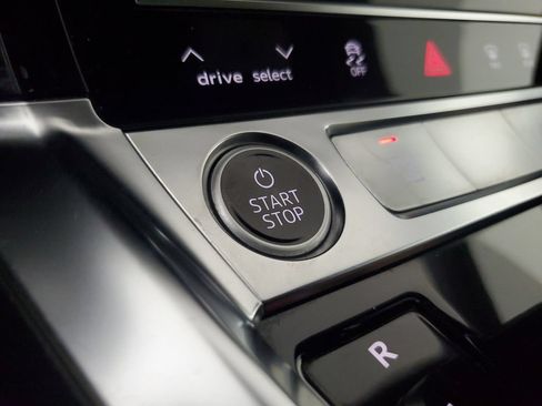 Used 2023 Audi e-tron Premium Plus w/ Premium Plus Package AWD/4WD image 33