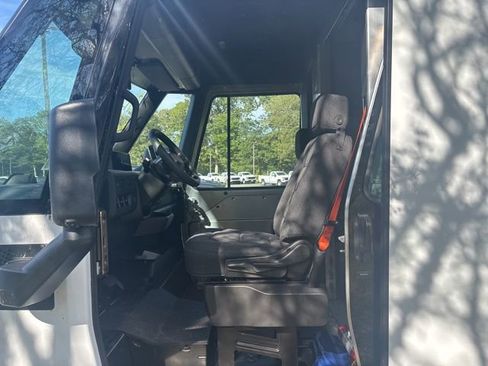 Used 2024 Chevrolet Brightdrop 400 w/ Commercial Equipment Package image 9