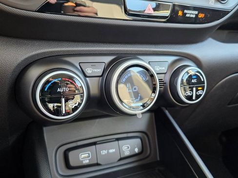 New 2025 Hyundai Venue Limited image 27