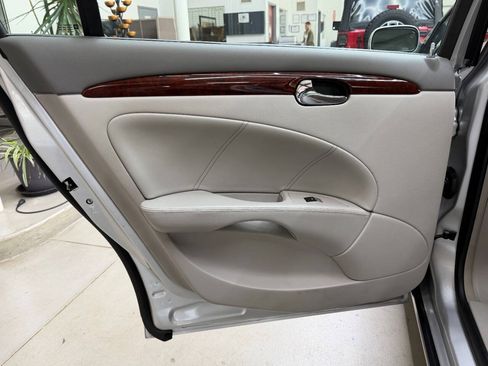 Used 2009 Buick Lucerne CXL w/ Driver Confidence Package FWD image 12