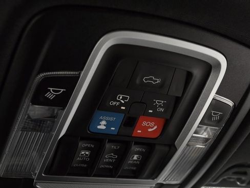 Used 2019 RAM 2500 Limited image 33