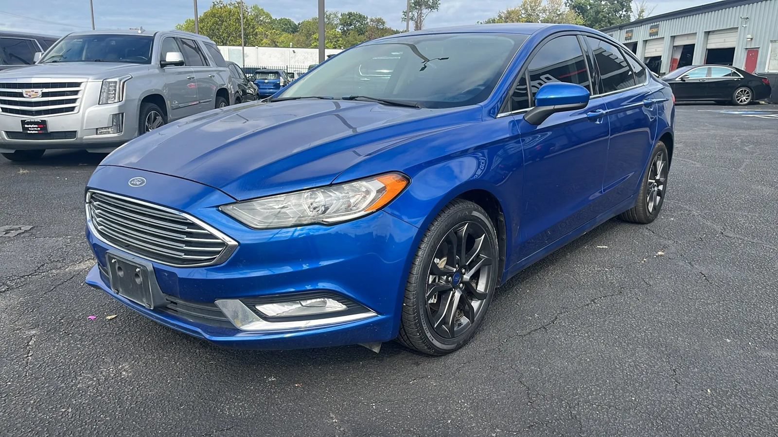 Used 2018 Ford Fusion SE w/ Equipment Group 201A FWD image 4