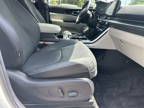Certified 2023 Kia Carnival SX Prestige FWD image 16
