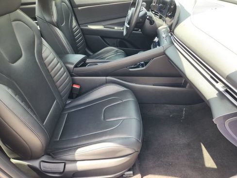 Used 2025 Hyundai Elantra Limited FWD image 15