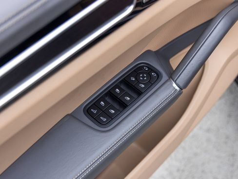 Certified 2023 Porsche Cayenne GTS AWD/4WD image 26