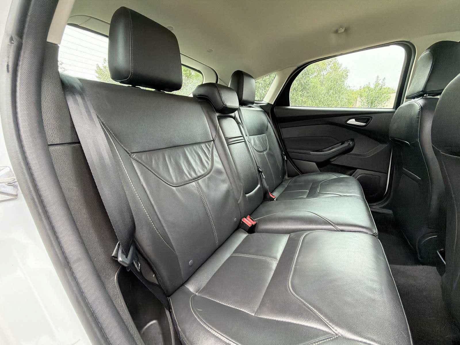 Used 2016 Ford Focus SE w/ Equipment Group 201A FWD image 17