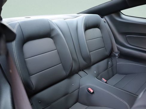 Used 2015 Ford Mustang Coupe RWD image 23