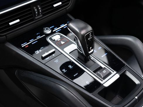 Used 2020 Porsche Cayenne image 26