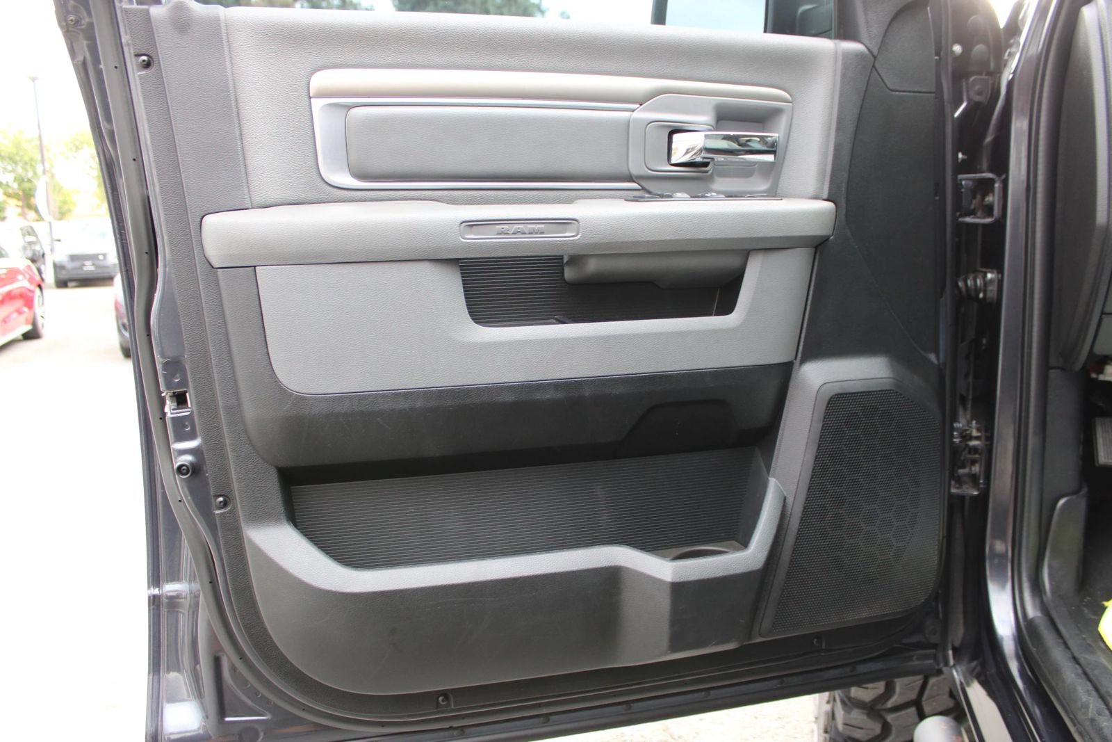 Used 2017 RAM 1500 Classic SLT RWD image 8