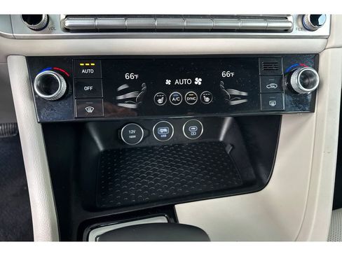 Used 2024 Genesis G70 2.5T image 23