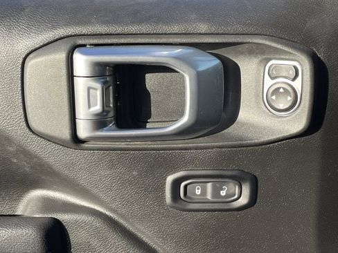 Used 2025 Jeep Gladiator Nighthawk image 23