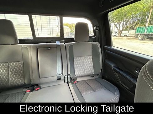 Used 2023 Nissan Titan SV w/ SV Convenience Package RWD image 14