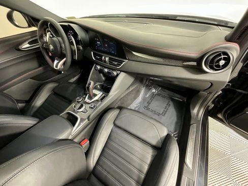 Used 2023 Alfa Romeo Giulia Estrema image 19