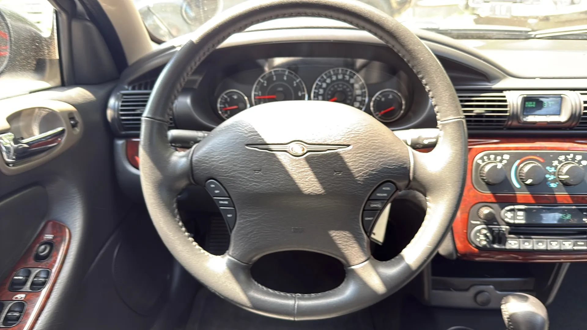 Used 2002 Chrysler Sebring LXi w/ Security Group FWD image 31