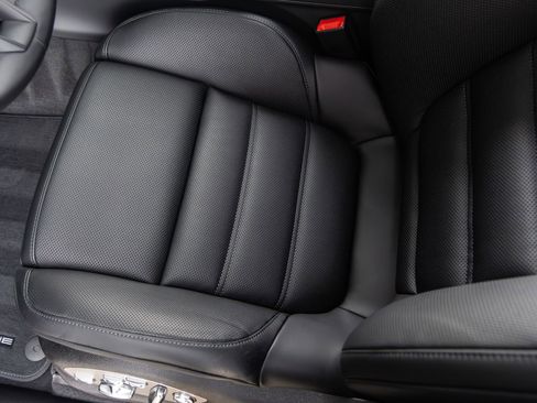 New 2026 Porsche Macan image 28