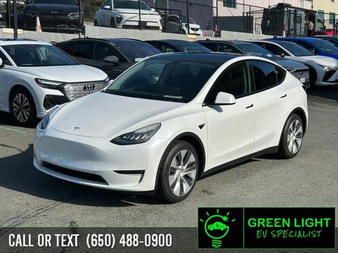 Used 2021 Tesla Model Y Long Range image 1