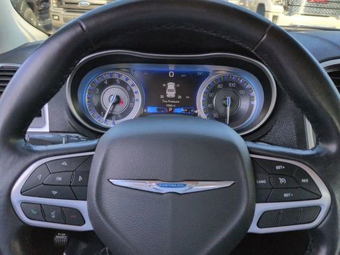 Used 2022 Chrysler 300 Touring image 25