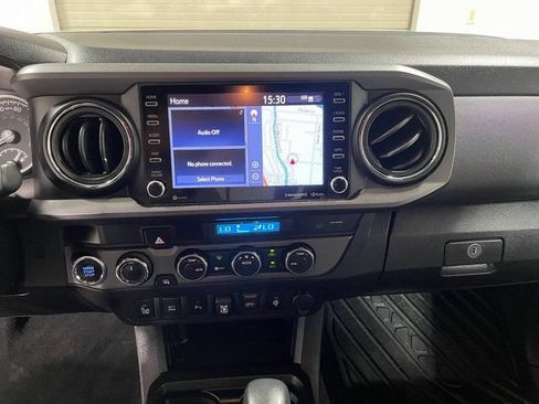 Used 2023 Toyota Tacoma TRD Off-Road w/ Advanced Technology Package AWD/4WD image 15