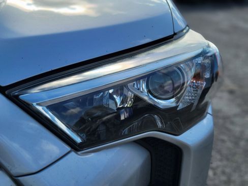 Used 2019 Toyota 4Runner SR5 Premium image 11