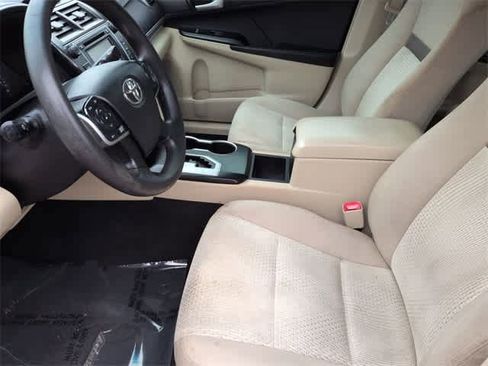 Used 2014 Toyota Camry L image 17