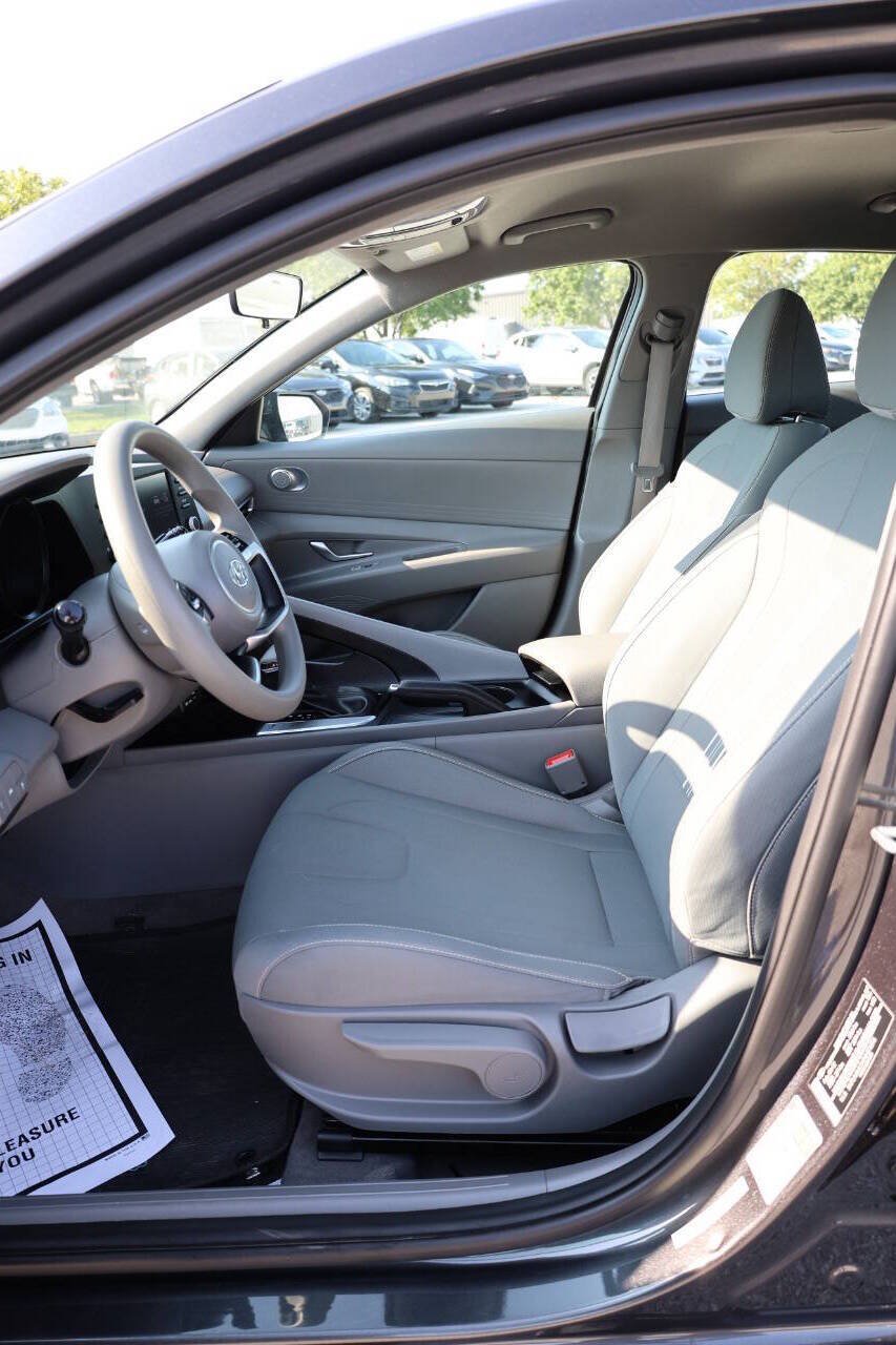 Used 2022 Hyundai Elantra SEL FWD image 12