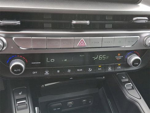 New 2025 Kia Telluride S image 9