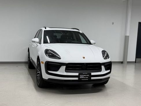 Certified 2026 Porsche Macan AWD/4WD image 8
