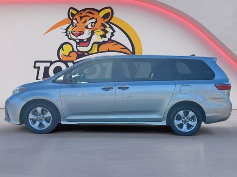 Used 2020 Toyota Sienna L image 8