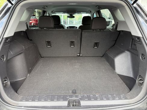 Used 2024 GMC Terrain SLE image 18