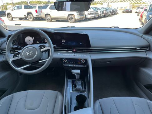 Used 2024 Hyundai Elantra SEL FWD image 9