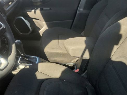 Used 2019 Jeep Renegade Latitude image 5