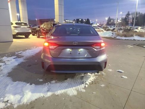 Used 2022 Toyota Corolla LE image 6