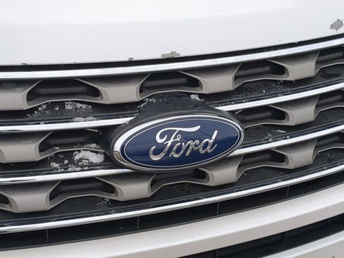 Used 2017 Ford Explorer XLT w/ Equipment Group 202A image 16