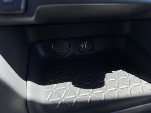 Used 2025 Toyota RAV4 LE AWD/4WD image 29