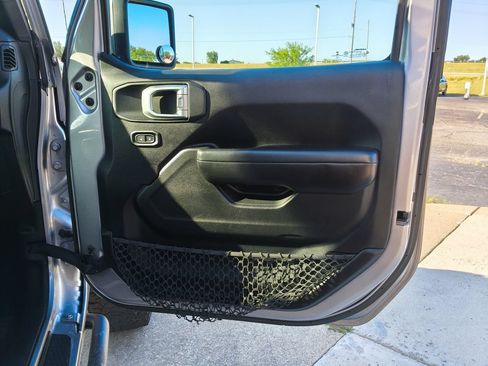 Used 2019 Jeep Wrangler Unlimited Sport w/ Cold Weather Group AWD/4WD image 28