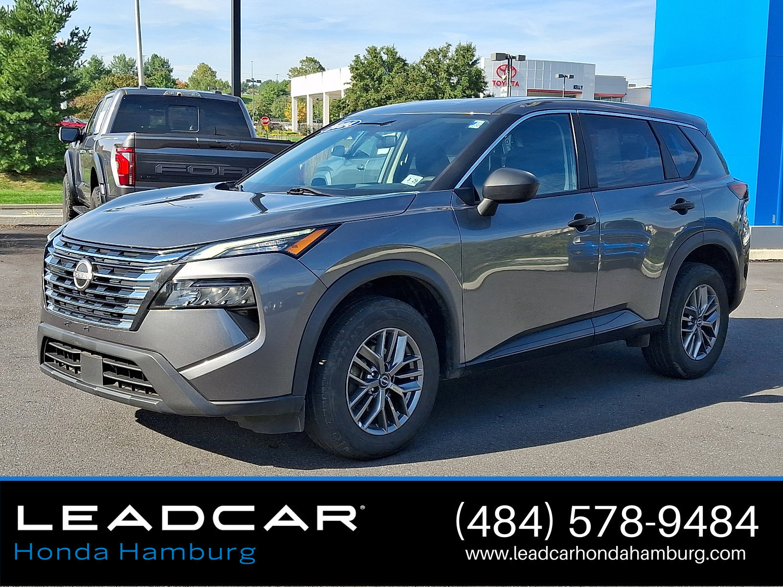 Used 2024 Nissan Rogue S AWD/4WD image 3