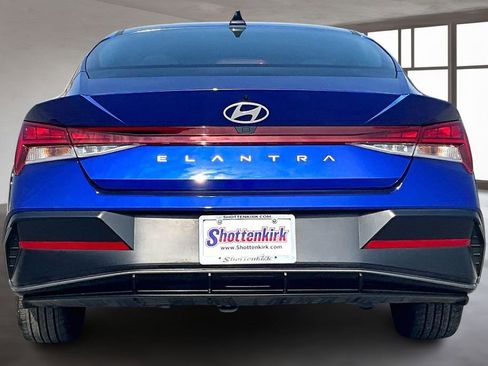 Used 2024 Hyundai Elantra SEL w/ Convenience Package FWD image 5